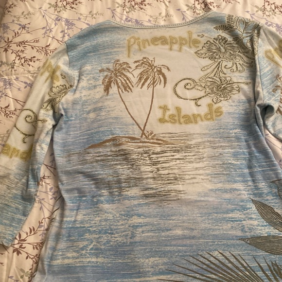 Katrina Marie tshirt it has a little bling, 3/4 sleeve. Real beachy vibes - Picture 2 of 2